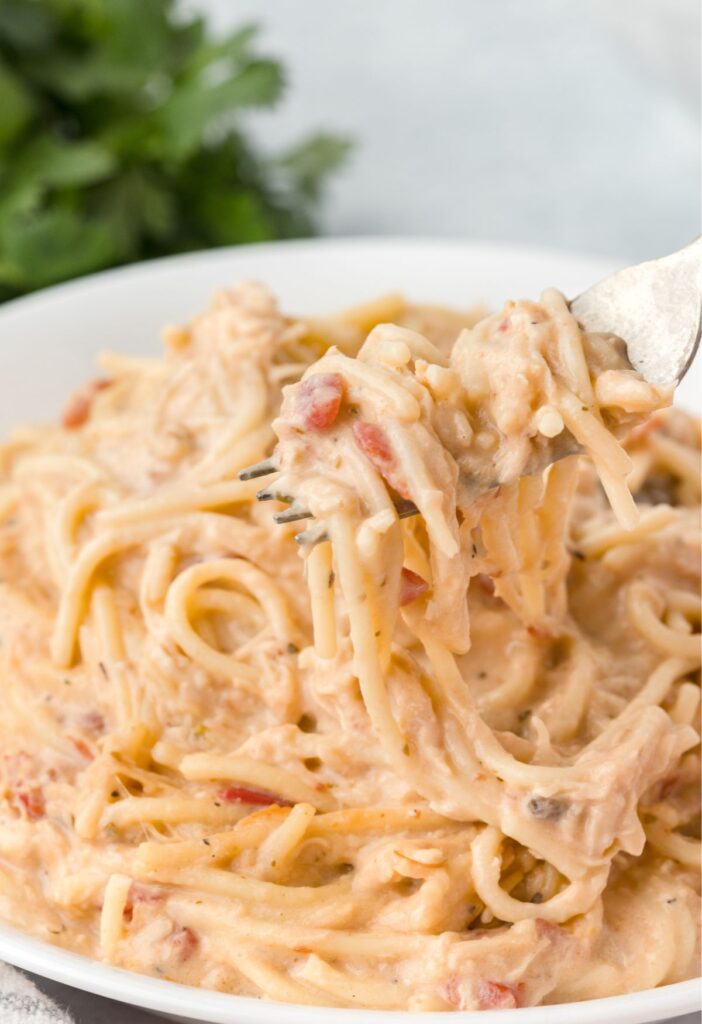 A serving of this cheesy pasta made in the crockpot.